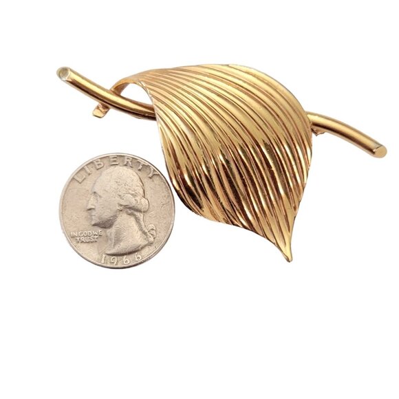 Gold Tone Vintage Ribbed Minimal Leaf Branch Brooch Pin E962 - Picture 7 of 10